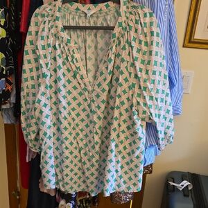 Crown & Ivy Geometric Green and White Blouse